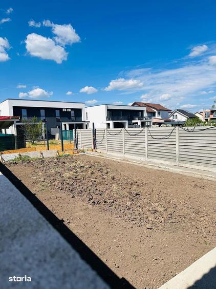 Casă cu 4 camere cu Teren 340 Mp în Dumbrăvița