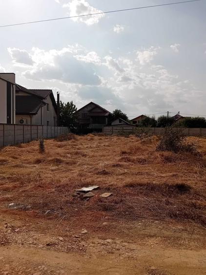 Teren de 1307 mp, în Preajba