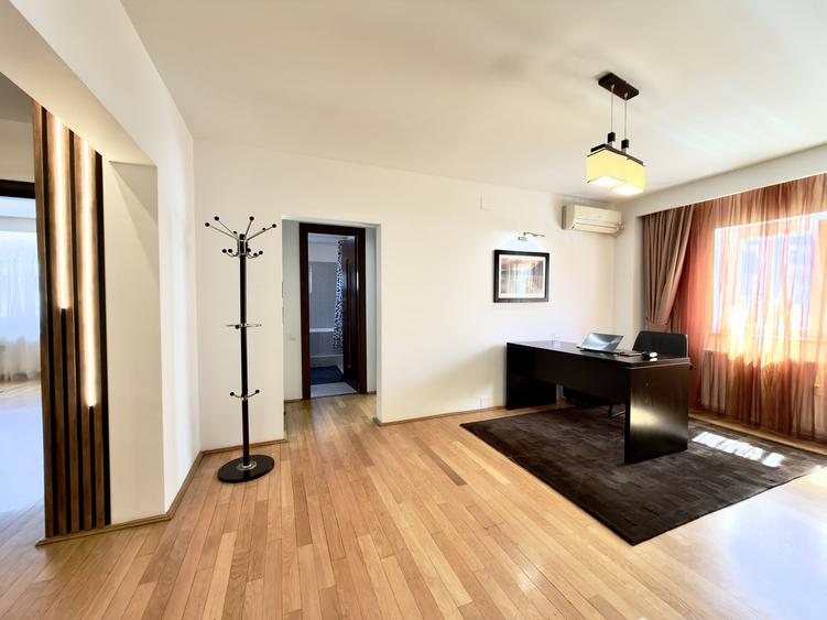 Apartament cu 4 camere decomandat, mobilat în Decebal