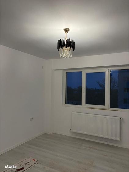 Apartament cu 4 camere decomandat în Exterior Vest