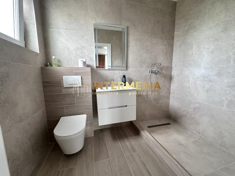 Casă individuală cu 4 camere cu Canalizare în Cetate