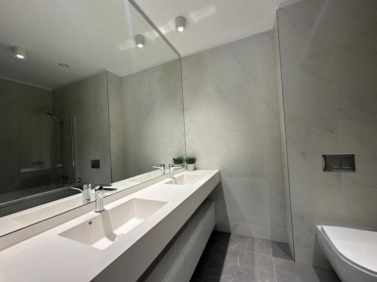Apartament cu 4 camere decomandat în Barbu Văcărescu