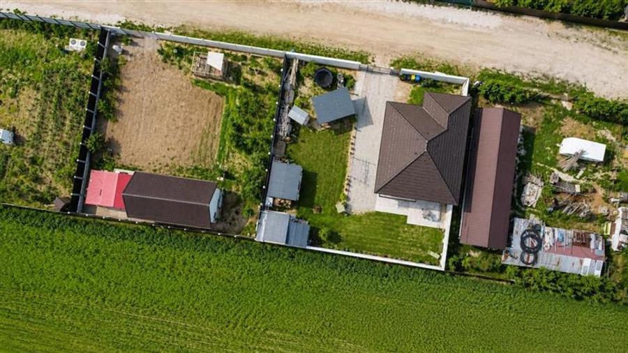 Casa familiala,3 dormitoare,incazire pardoseala,terasa,530 mp teren,Sanpetru, Br - 28