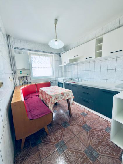 Apartament cu 3 camere decomandat în Răcădău