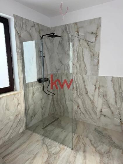 Casă individuală cu 4 camere cu Canalizare în Valea Lupului