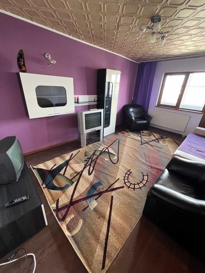 Apartament cu 4 camere decomandat în Central