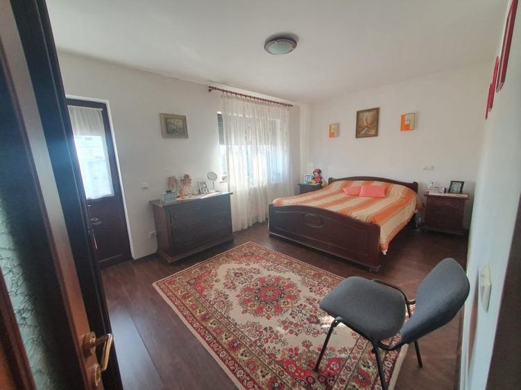 Casă individuală cu 5 camere cu Canalizare în Păcurari