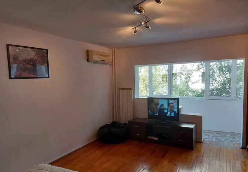 Garsonieră decomandată în Lacul Tei