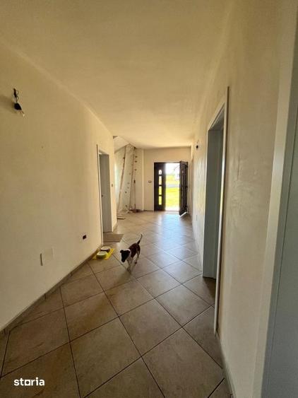 Casă cu 7 camere cu Teren 1000 Mp în Siminicea