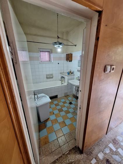 Casă individuală cu 5 camere cu Canalizare în Ronaț