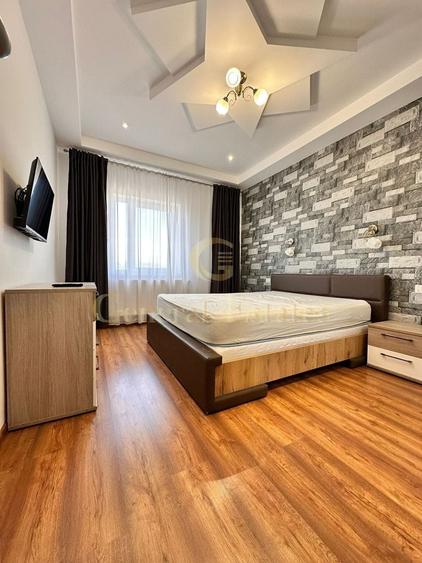 Apartament cu 3 camere decomandat, mobilat în Tractorul