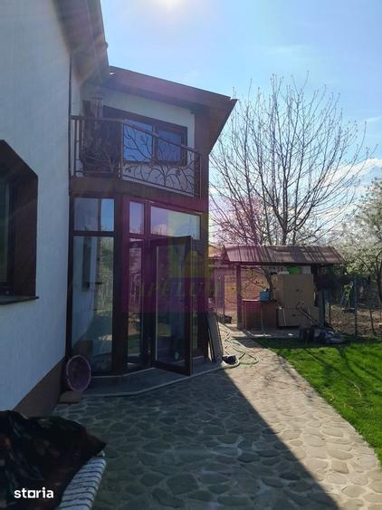 Casă cu 5 camere cu Teren 958 Mp în Central