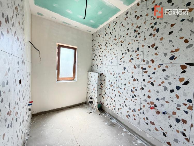 Casă cu 5 camere cu Teren 348 Mp în Săcălaz