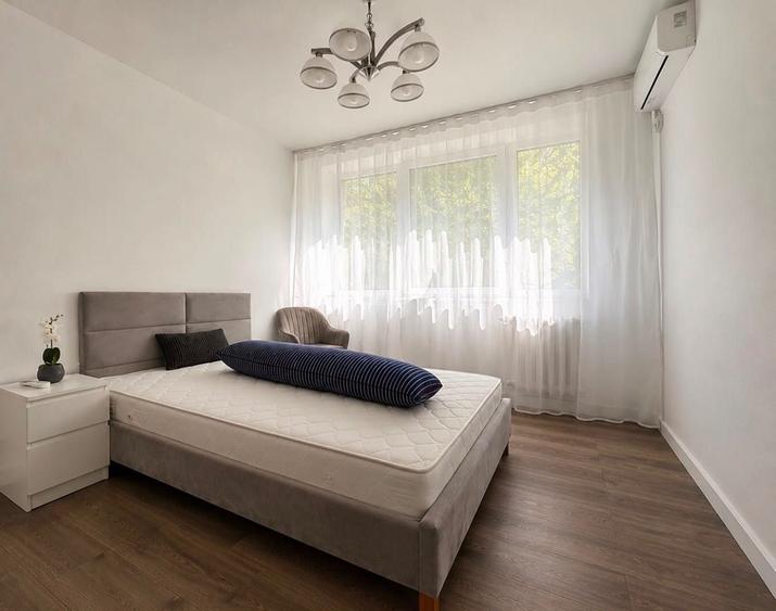 Apartament cu 4 camere semidecomandat în Drumul Taberei