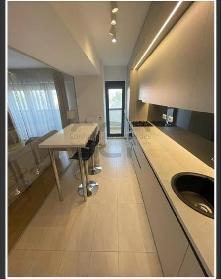 Apartament cu 3 camere decomandat în Victoriei