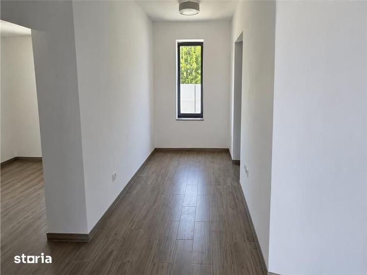 Casă cu 5 camere cu Teren 455 Mp în Sud