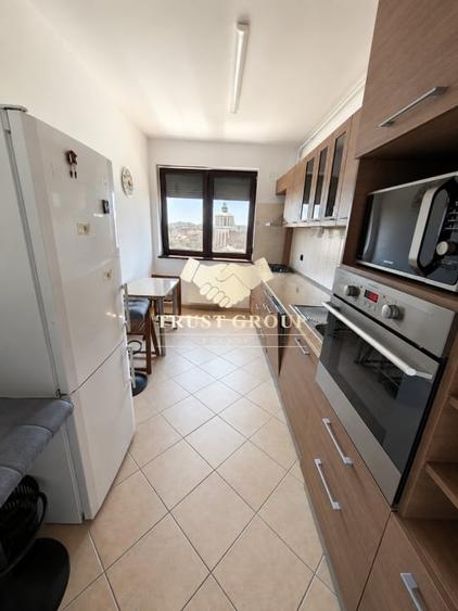 Apartament cu 3 camere decomandat, mobilat în Dacia