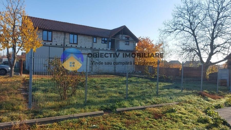 Casă cu 4 camere cu Teren 632 Mp în Girov