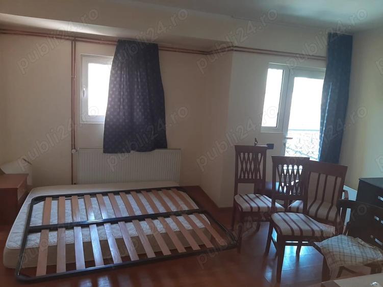 Casă cu 6 camere cu Teren 200 Mp în Central