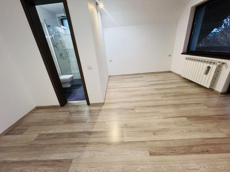 Casă cu 4 camere cu Teren 880 Mp în Săcele