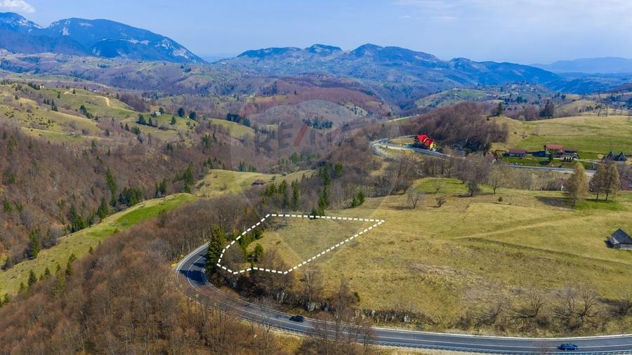 Teren Construcții intravilan de 2000 mp, în Fundata