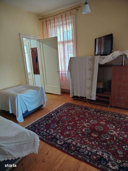 Casă cu 4 camere cu Teren 1083 Mp în Central