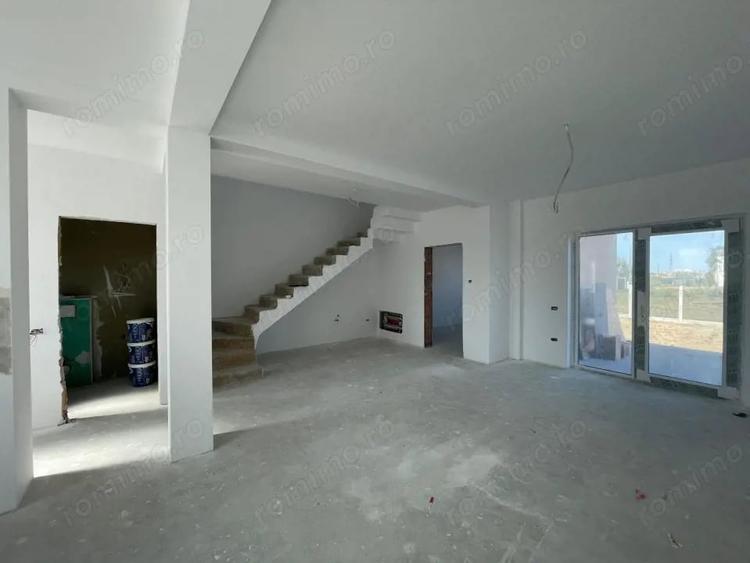 Casă cu 4 camere cu Teren 275 Mp în Urseni