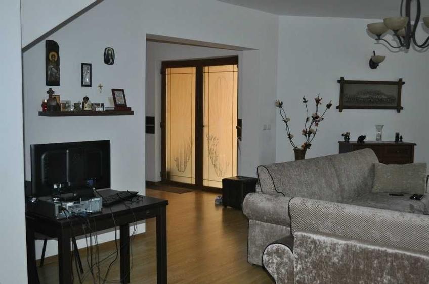 Casă cu 4 camere în Cocorăștii Mislii