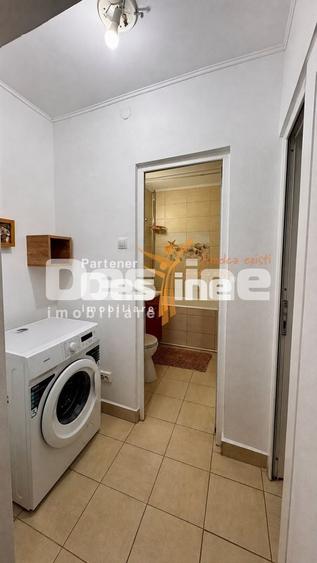 Apartament cu 3 camere semidecomandat, mobilat în Donici