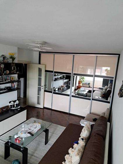 Apartament cu 2 camere decomandat în Hârșova