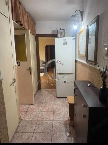 Apartament cu 3 camere semidecomandat în Micro 3