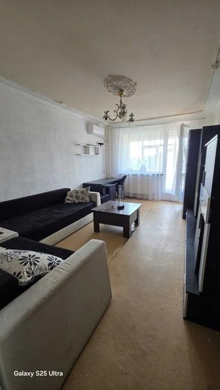 Apartament cu 3 camere decomandat în Titan