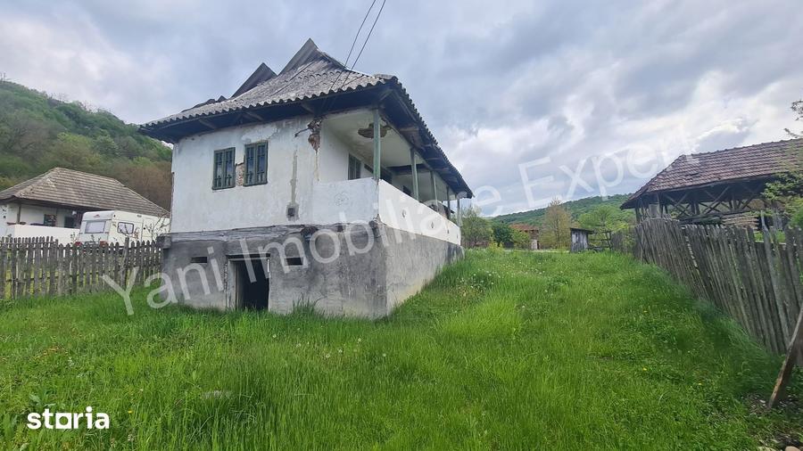 Casă cu 2 camere cu Teren 685 Mp în Mălureni