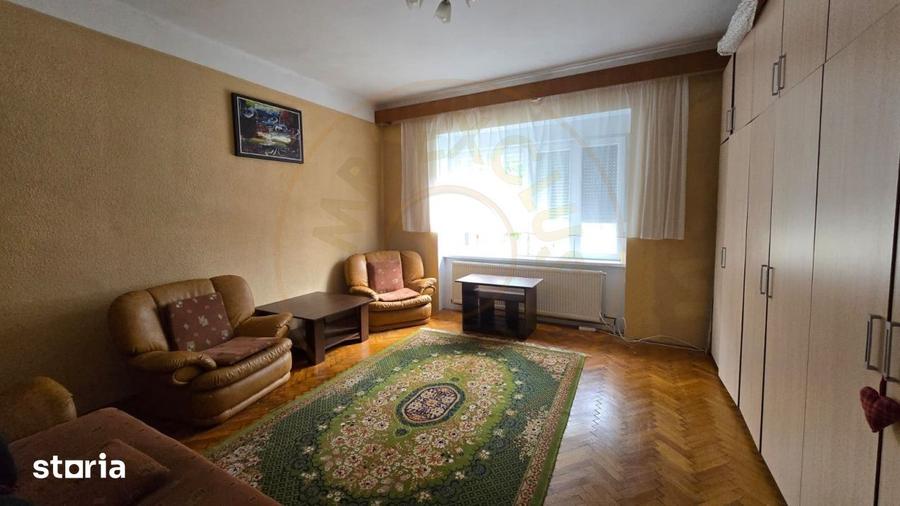 Apartament cu 3 camere decomandat în Titulescu