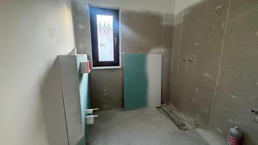 Duplex cu 5 camere cu Canalizare în Dumbrăvița