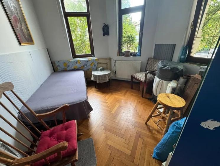 Apartament cu 4 camere decomandat în Cotroceni