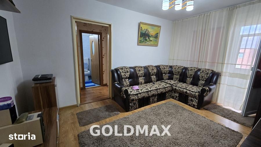 Apartament cu 3 camere semidecomandat în Trivale