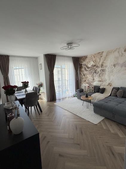 Apartament cu 2 camere decomandat în Lisaura