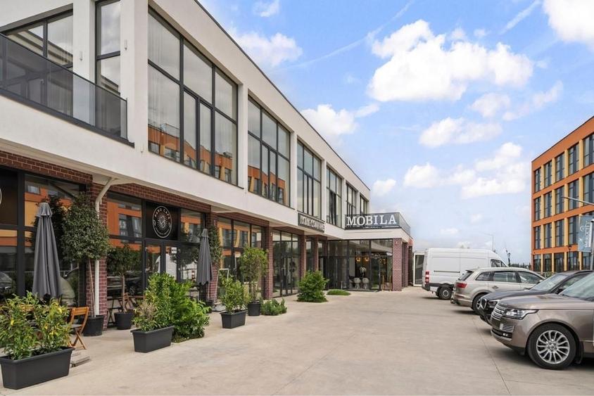 Spațiu comercial, de 420 mp, în Tunari