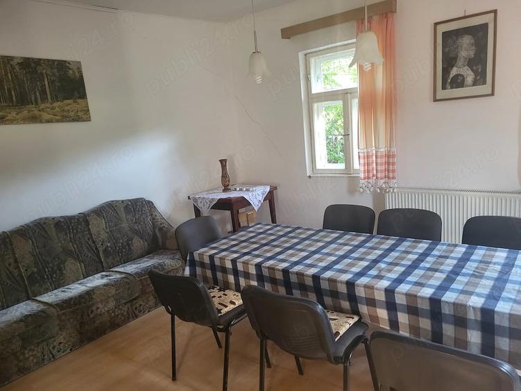Casă cu 4 camere cu Teren 3700 Mp în Pădureni