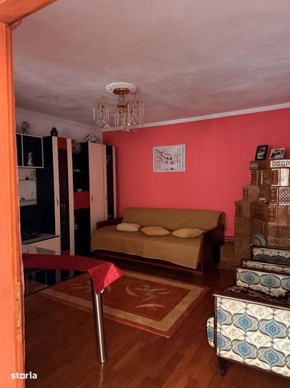 Casă cu 4 camere în Ghirdoveni