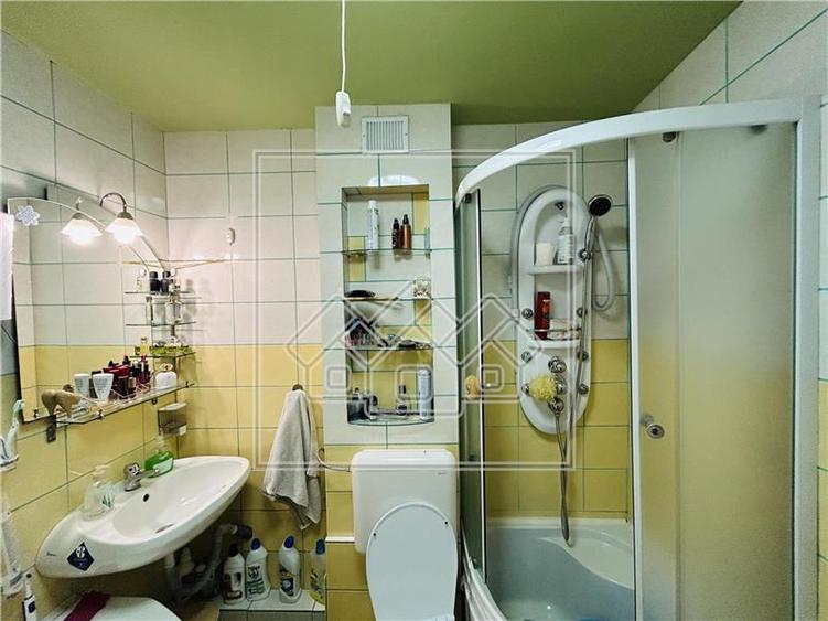 Apartament cu 3 camere decomandat în Central