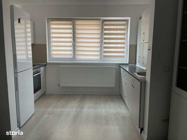 Apartament cu 3 camere decomandat în Breazu