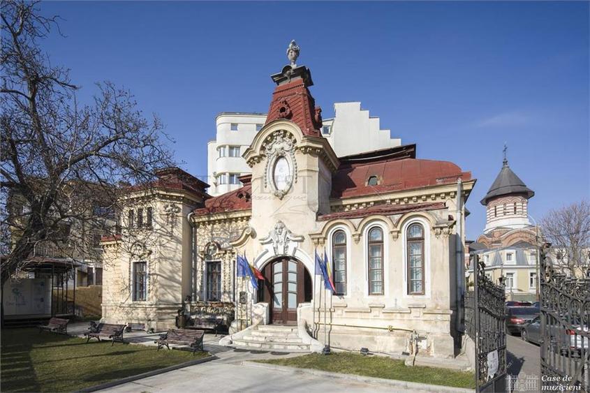 Casă individuală cu 5 camere cu Canalizare în Romană