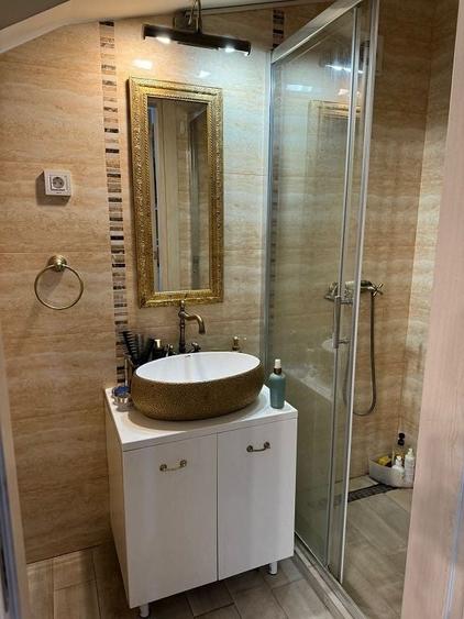 Casă individuală cu 4 camere cu Canalizare în Tunari