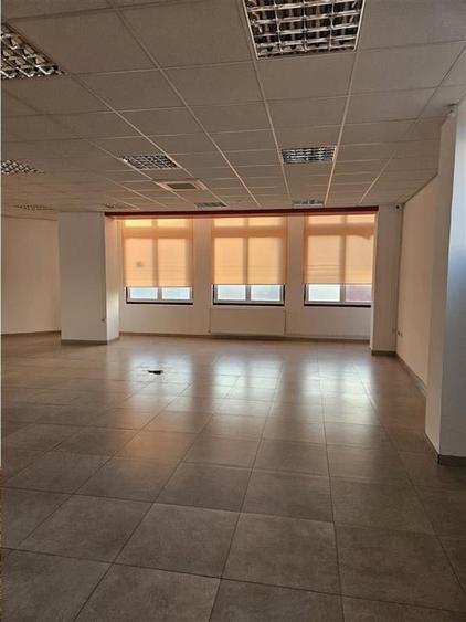 Birou, de 900 mp, în Piața Cluj