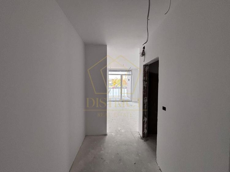 Apartament cu 3 camere decomandat în Aradului