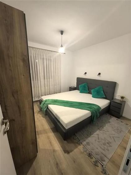 Apartament cu 2 camere semidecomandat, mobilat în Simeria