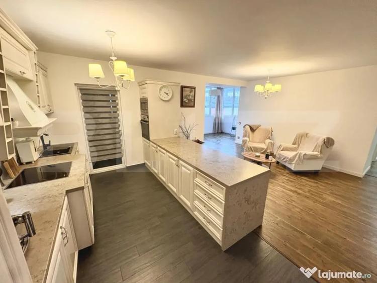Apartament cu 4 camere semidecomandat în Florești