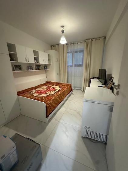 Apartament cu 4 camere semidecomandat în Bragadiru